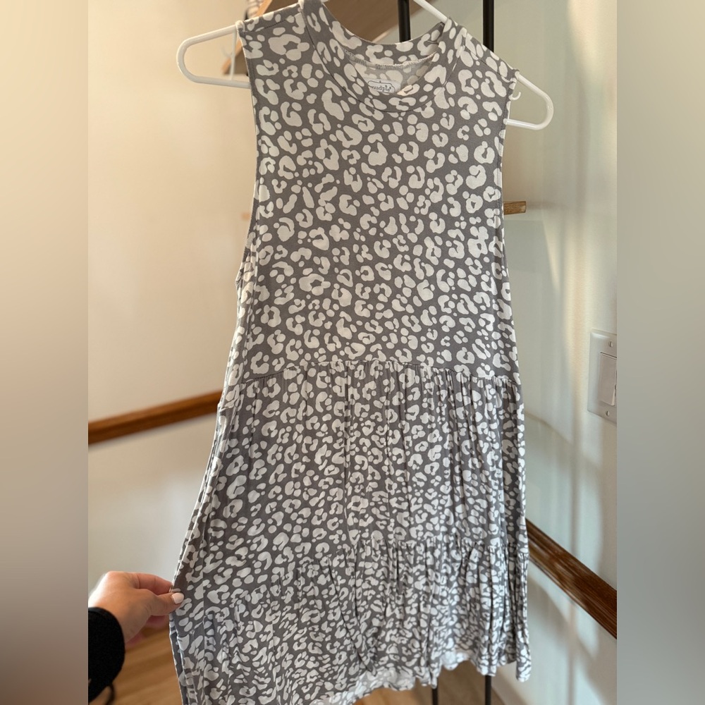 Mud Pie Gray and White Patterned Top